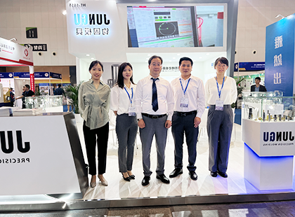 Jungu team meeting with visitors