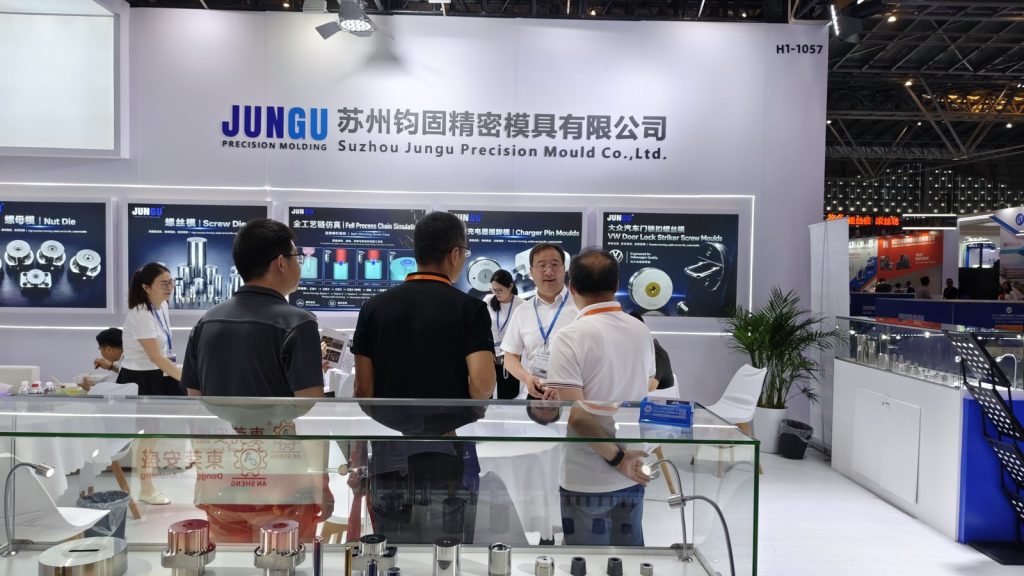 Jungu team discussing fastener mould requirements with exhibition visitors